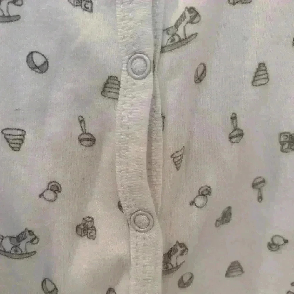 3 Baby Onesies with Feet Sized 6-9 months - Picture 9 of 10